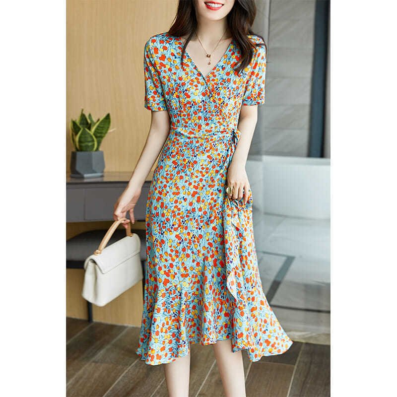 Feminine Looks Slim And Wears A French Floral Dress - Elevra
