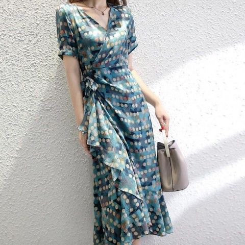 Feminine Looks Slim And Wears A French Floral Dress - Elevra